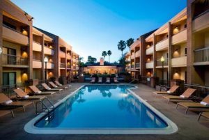 Pool outside Room inside Courtyard by Marriott Fort Lauderdale Plantation